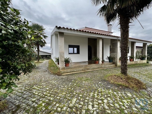 House with 4 Rooms in Viseu with 284,00 m²