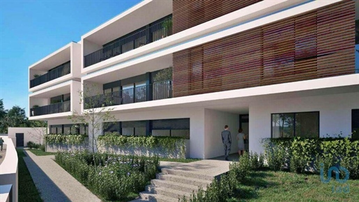 Appartement T2 à Porto de 103,00 m²