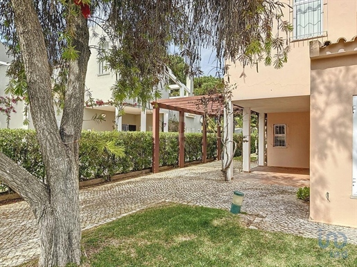 Home / Villa with 3 Rooms in Faro with 325,00 m²