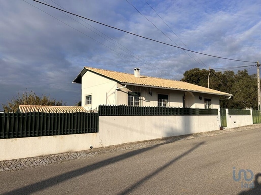 House with 3 Rooms in Leiria with 264,00 m²