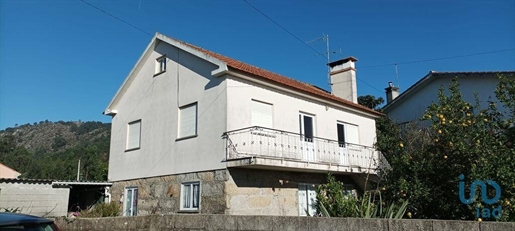 Home / Villa with 5 Rooms in Braga with 154,00 m²