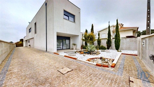Huis met 3 Kamers in Braga met 301,00 m²
