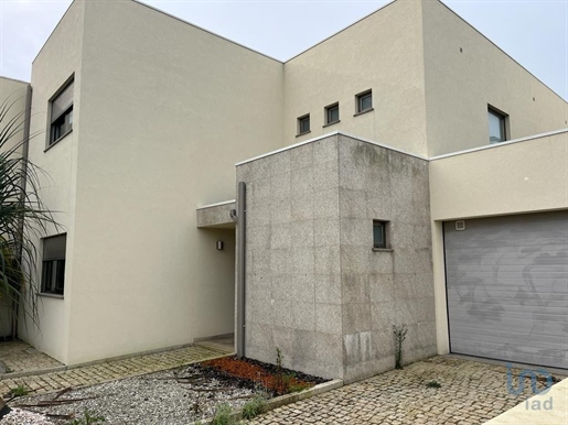 Casa T4 em Braga de 224,00 m²