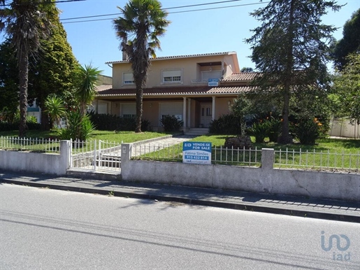 Home / Villa with 4 Rooms in Leiria with 640,00 m²