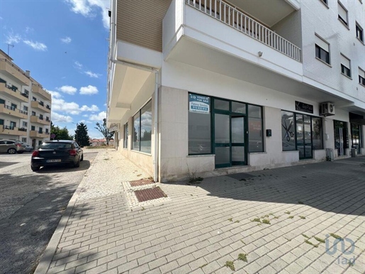 Boutique/Local commercial à Leiria de 68,00 m²
