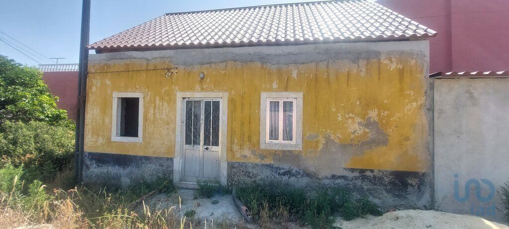 Home / Villa with 3 Rooms in Milagres with 172,00 m²