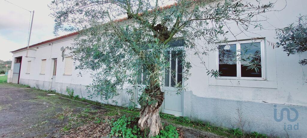 Home / Villa with 4 Rooms in Porto de Mós - São João Baptista e São Pedro with 446,00 m²
