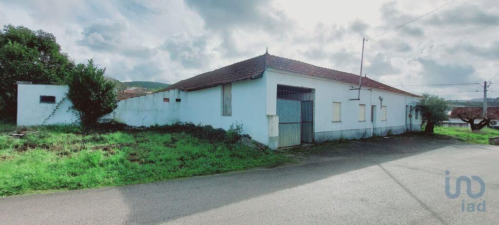 Home / Villa with 4 Rooms in Porto de Mós - São João Baptista e São Pedro with 446,00 m²