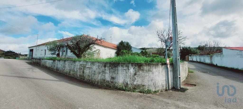 Home / Villa with 4 Rooms in Porto de Mós - São João Baptista e São Pedro with 446,00 m²