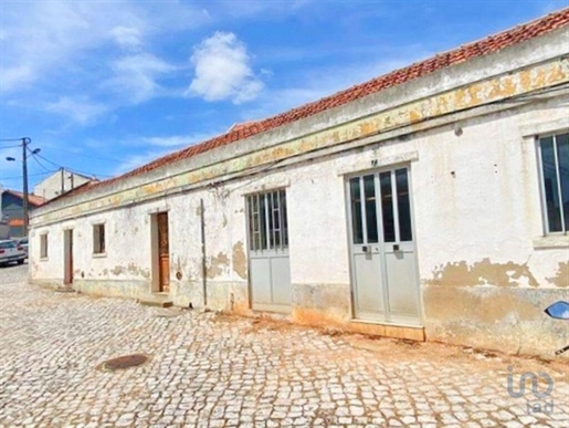 Home / Villa with 2 Rooms in Setúbal with 93,00 m²