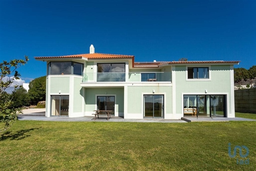 Home / Villa with 8 Rooms in Lisboa with 578,00 m²