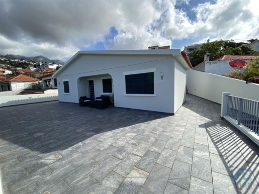 Home / Villa with 3 Rooms in Madeira with 217,00 m²