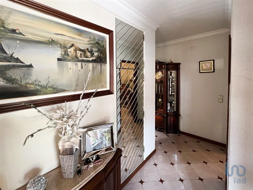 Home / Villa with 4 Rooms in Porto with 408,00 m²