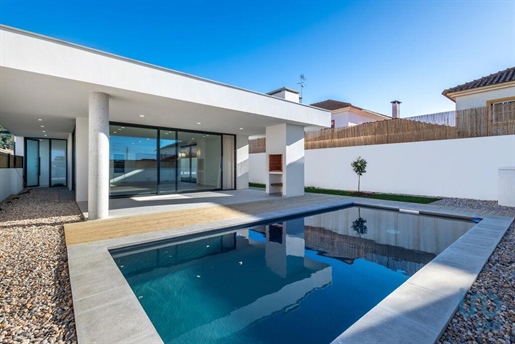 Home / Villa met 3 Kamers in Leiria met 235,00 m²