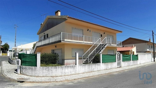 Home / Villa with 3 Rooms in Leiria with 265,00 m²