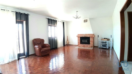 Home / Villa met 3 Kamers in Leiria met 265,00 m²