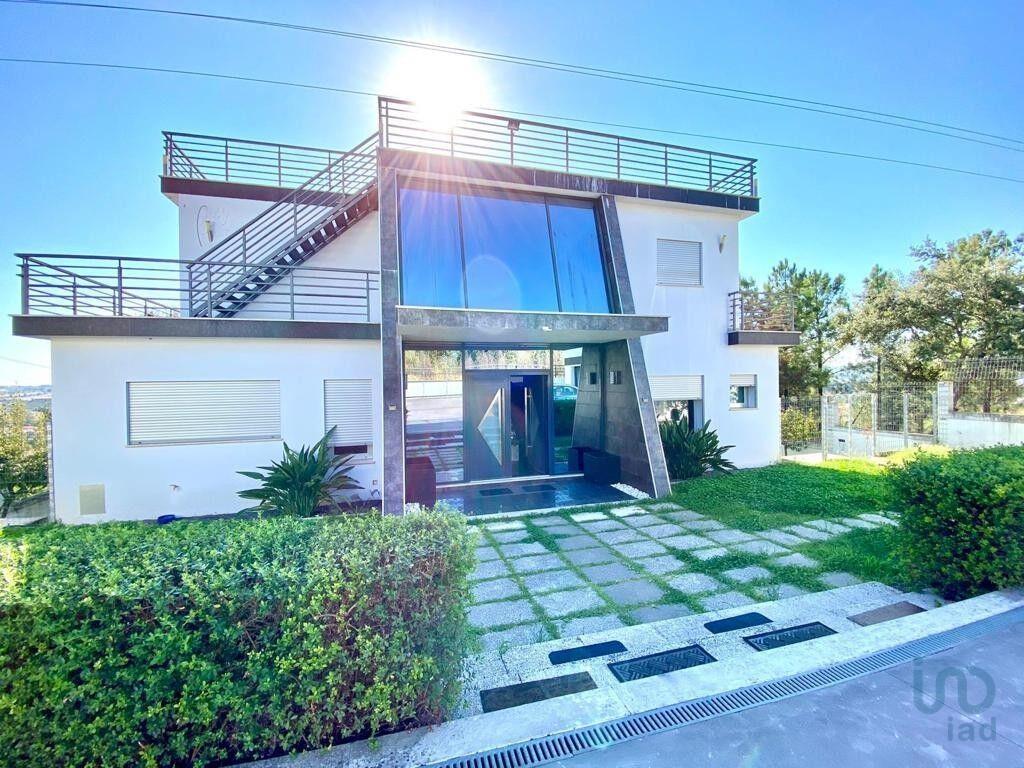 Home / Villa with 5 Rooms in Tomar (São João Baptista) e Santa Maria dos Olivais with 787,00 m²