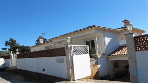 Home / Villa with 4 Rooms in Leiria with 577,00 m²