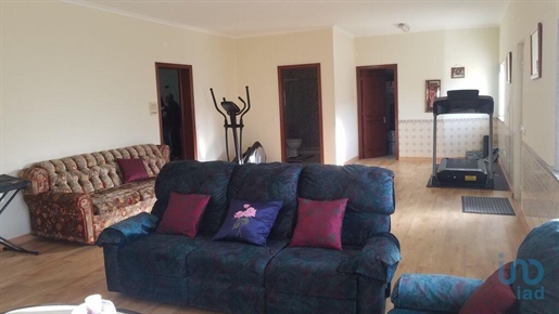 Home / Villa with 3 Rooms in Leiria with 200,00 m²