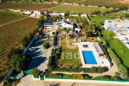 Home / Villa with 12 Rooms in Faro with 955,00 m²