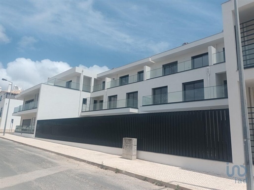 Apartment with 2 Rooms in Faro with 96,00 m²