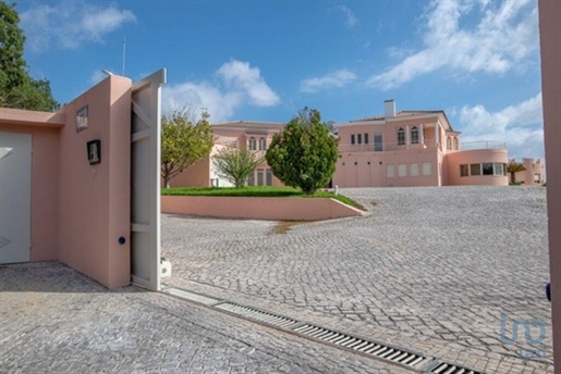 Maison de ville T6 à Leiria de 875,00 m²