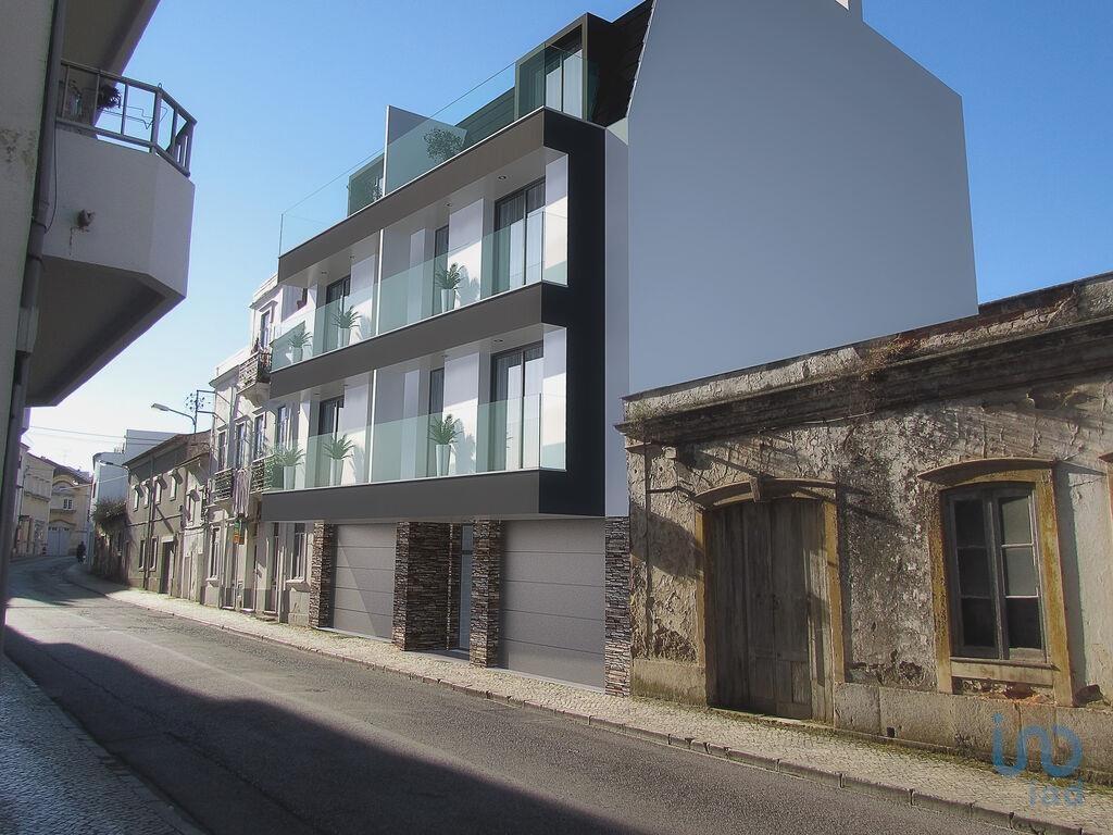 Town House with 3 Rooms in Alcobaça e Vestiaria with 164,00 m²