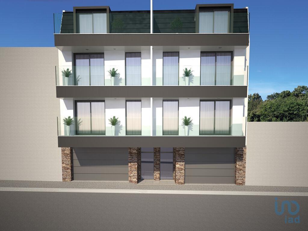 Town House with 3 Rooms in Alcobaça e Vestiaria with 164,00 m²