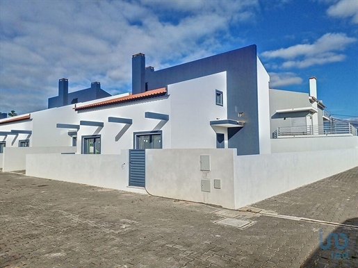 Home / Villa with 4 Rooms in Lisboa with 195,00 m²