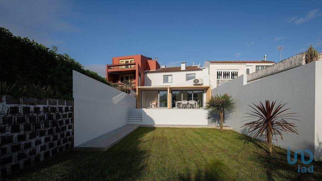 Home / Villa with 3 Rooms in Rosto do Cão (São Roque) with 130,00 m²