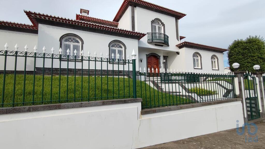 Town House with 4 Rooms in Relva with 335,00 m²