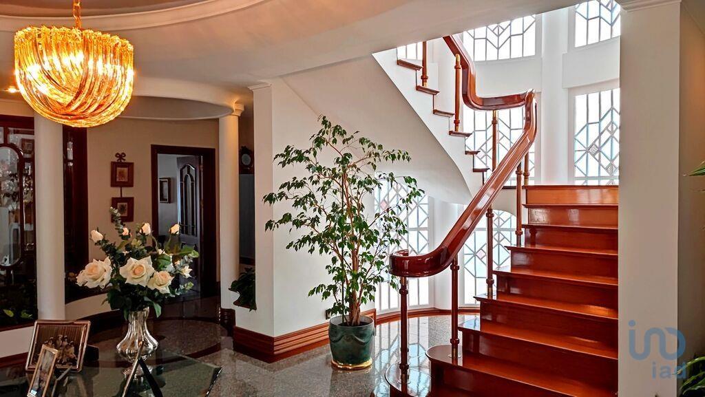 Town House with 4 Rooms in Relva with 335,00 m²