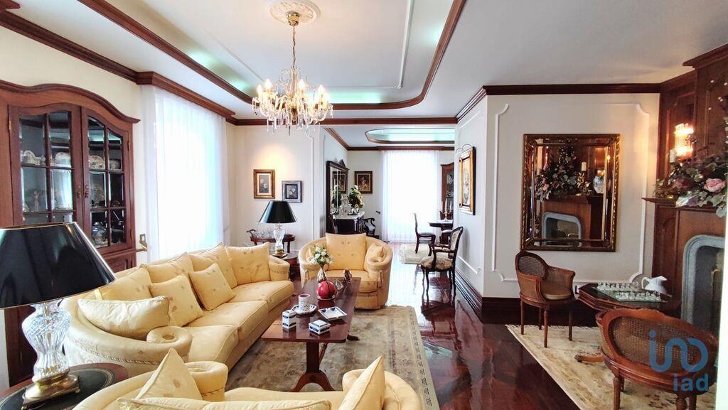 Town House with 4 Rooms in Relva with 335,00 m²