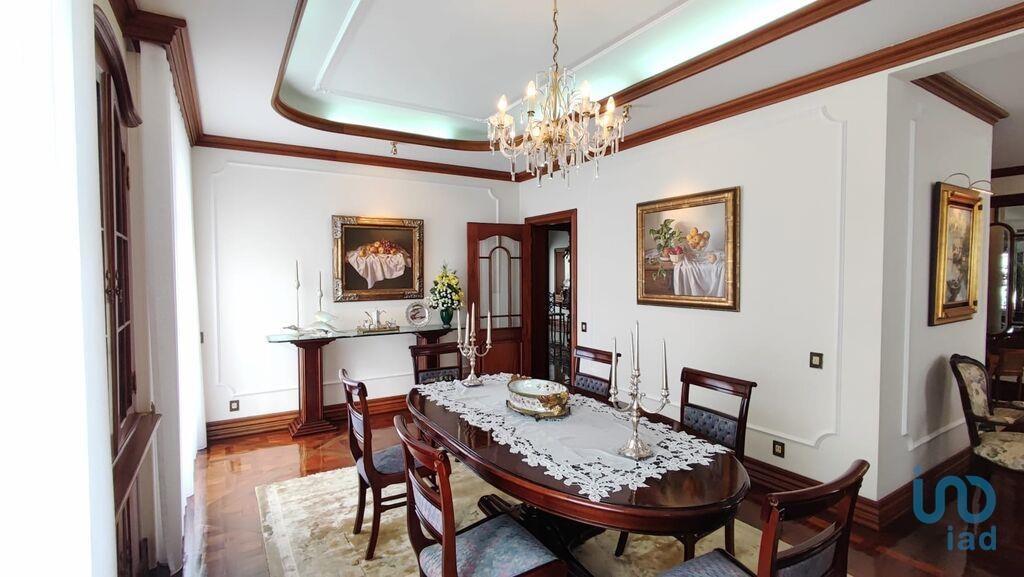 Town House with 4 Rooms in Relva with 335,00 m²