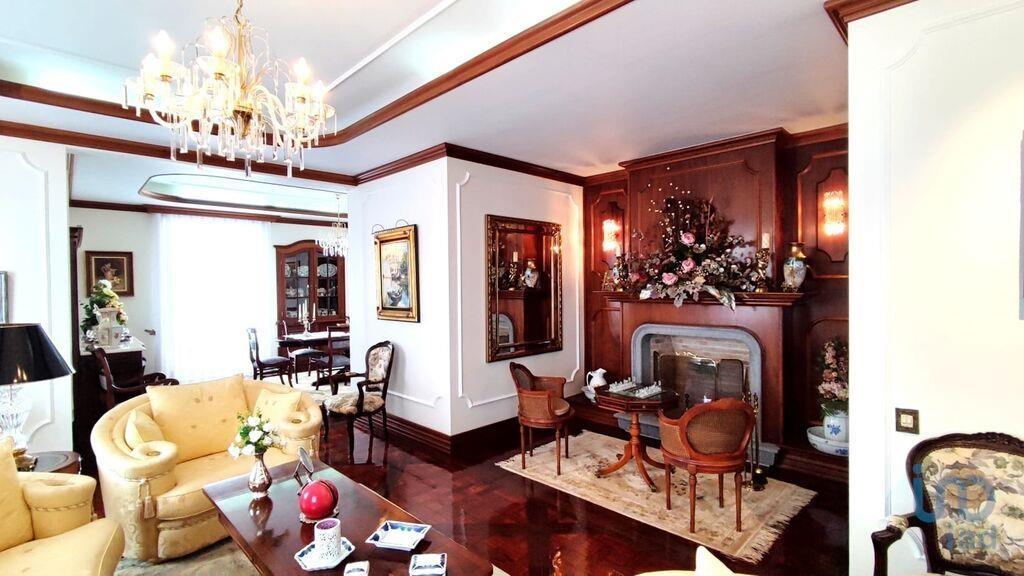 Town House with 4 Rooms in Relva with 335,00 m²