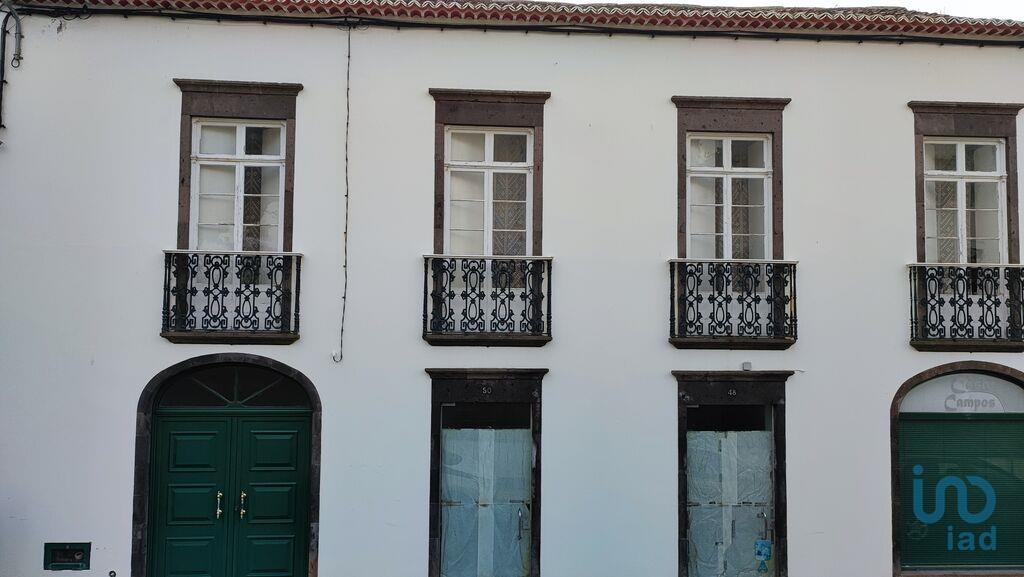 Traditional house with 3 Rooms in Povoação with 283,00 m²