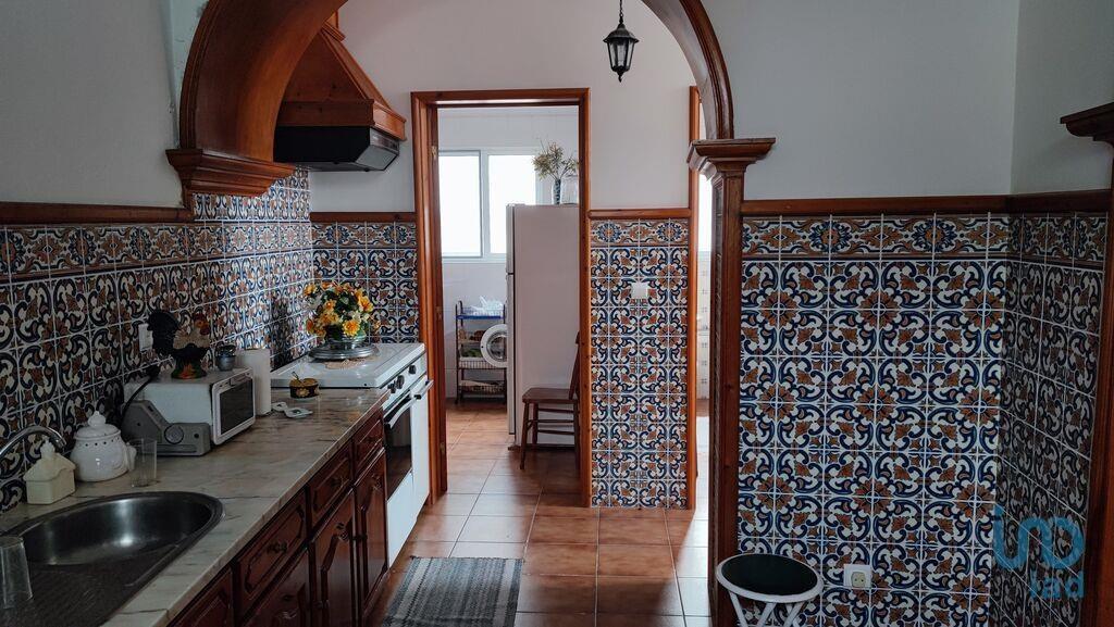 Traditional house with 3 Rooms in Povoação with 283,00 m²
