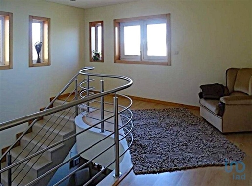 House with 4 Rooms in Aveiro with 302,00 m²