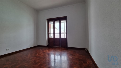 House with 3 Rooms in Lisboa with 100,00 m²