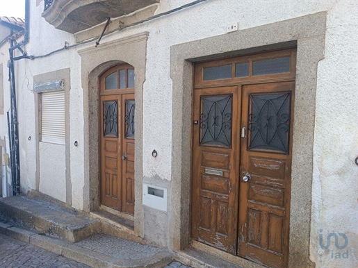 House with 3 Rooms in Bragança with 200,00 m²