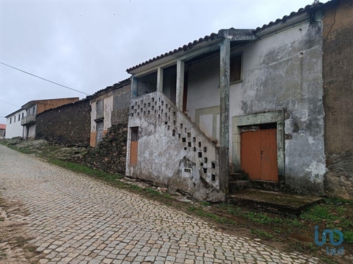 Maison de village à Bragança de 192,00 m²
