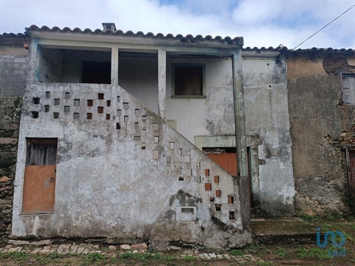 Casa de aldeia em Bragança de 192,00 m²