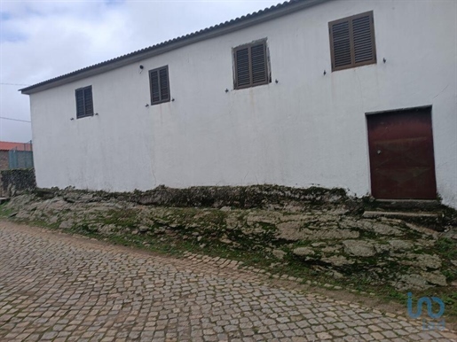 Country House with 4 Rooms in Bragança with 116,00 m²