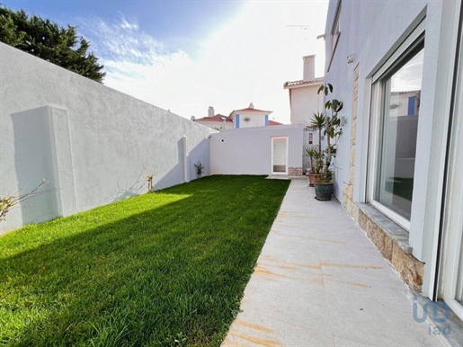 Home / Villa with 3 Rooms in Lisboa with 250,00 m²