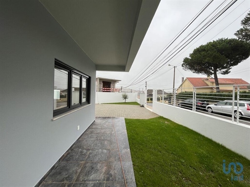 Home / Villa with 3 Rooms in Lisboa with 182,00 m²