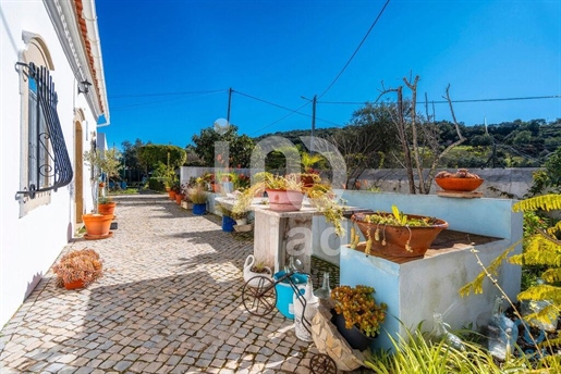 Traditional house with 4 Rooms in Faro with 160,00 m²