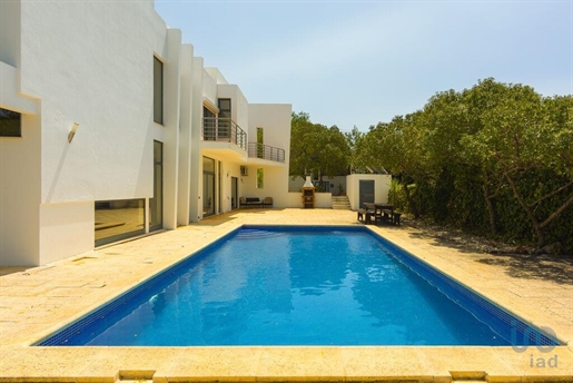 House with 3 Rooms in Faro with 252,00 m²