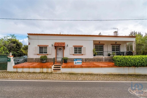 Home / Villa with 3 Rooms in Faro with 190,00 m²