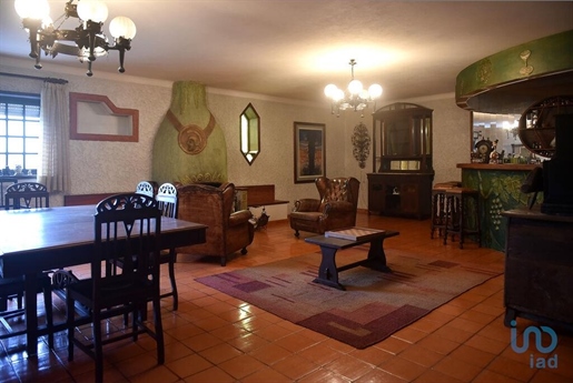 Home / Villa with 5 Rooms in Aveiro with 450,00 m²