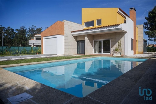 Huis met 4 Kamers in Aveiro met 218,00 m²